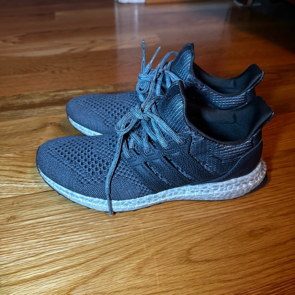 adidas Women's Black and Gray Athletic Shoes - Picture 7 of 8